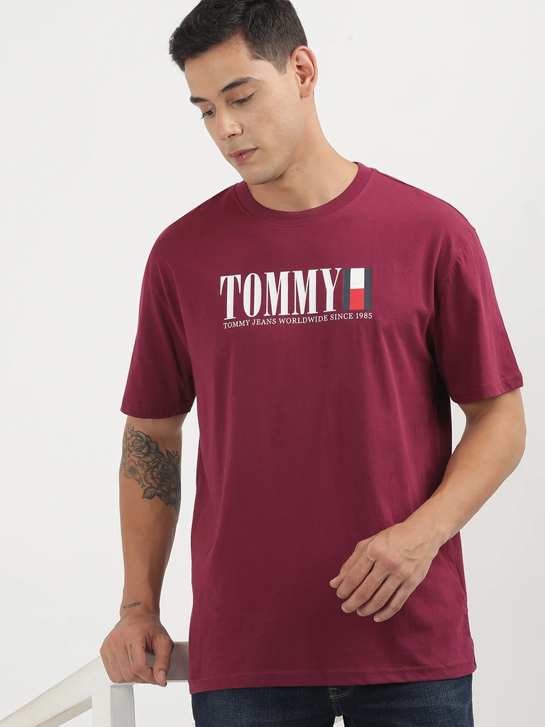 TOMMY HILFIGER Men Typography Round Neck Cotton